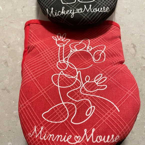 Disney Mickey & Minnie Mouse, His & Hers Mini Oven Mitts - NWT - Picture 3 of 5